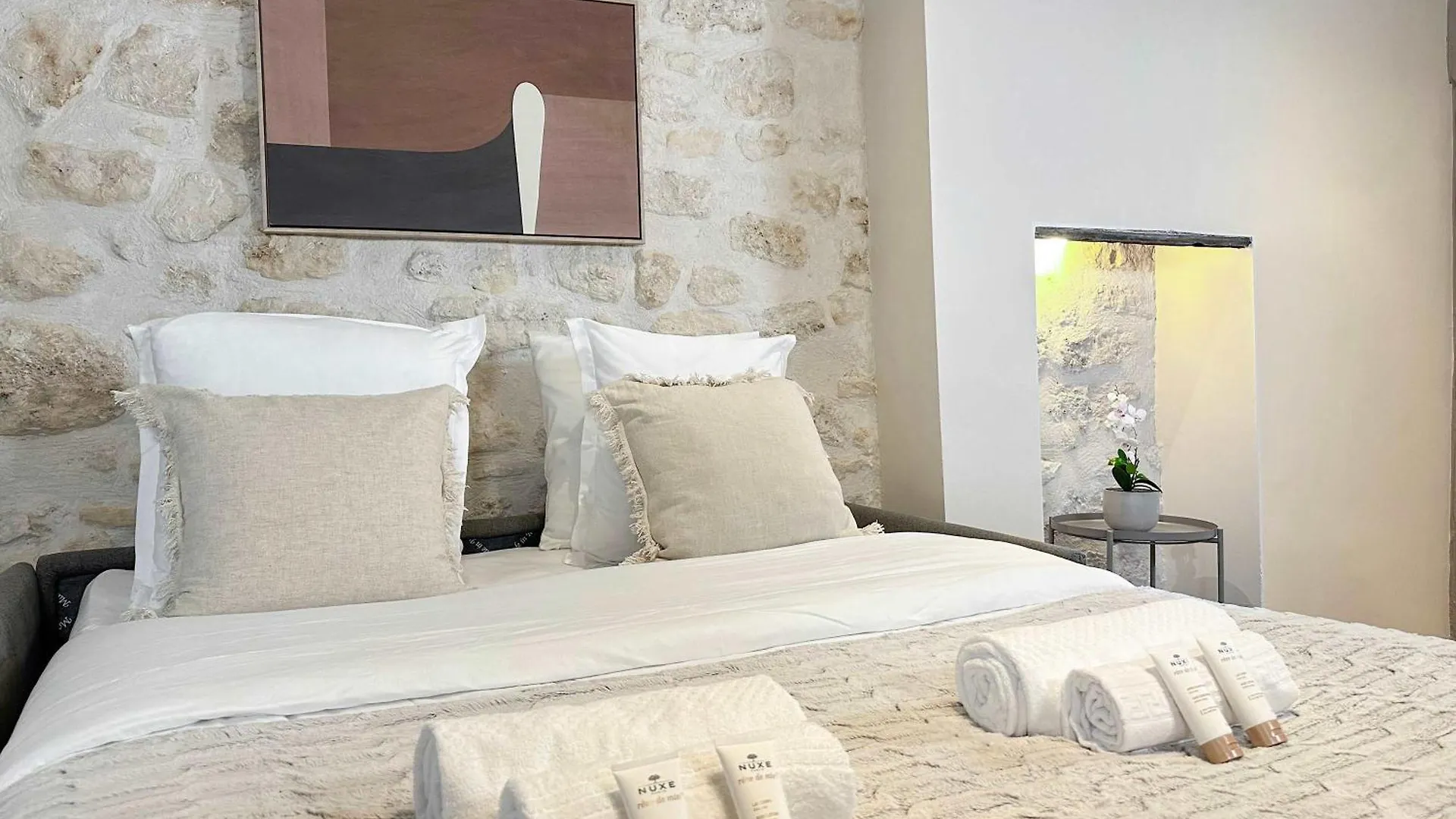 Brand New In Le Marais * Parigi