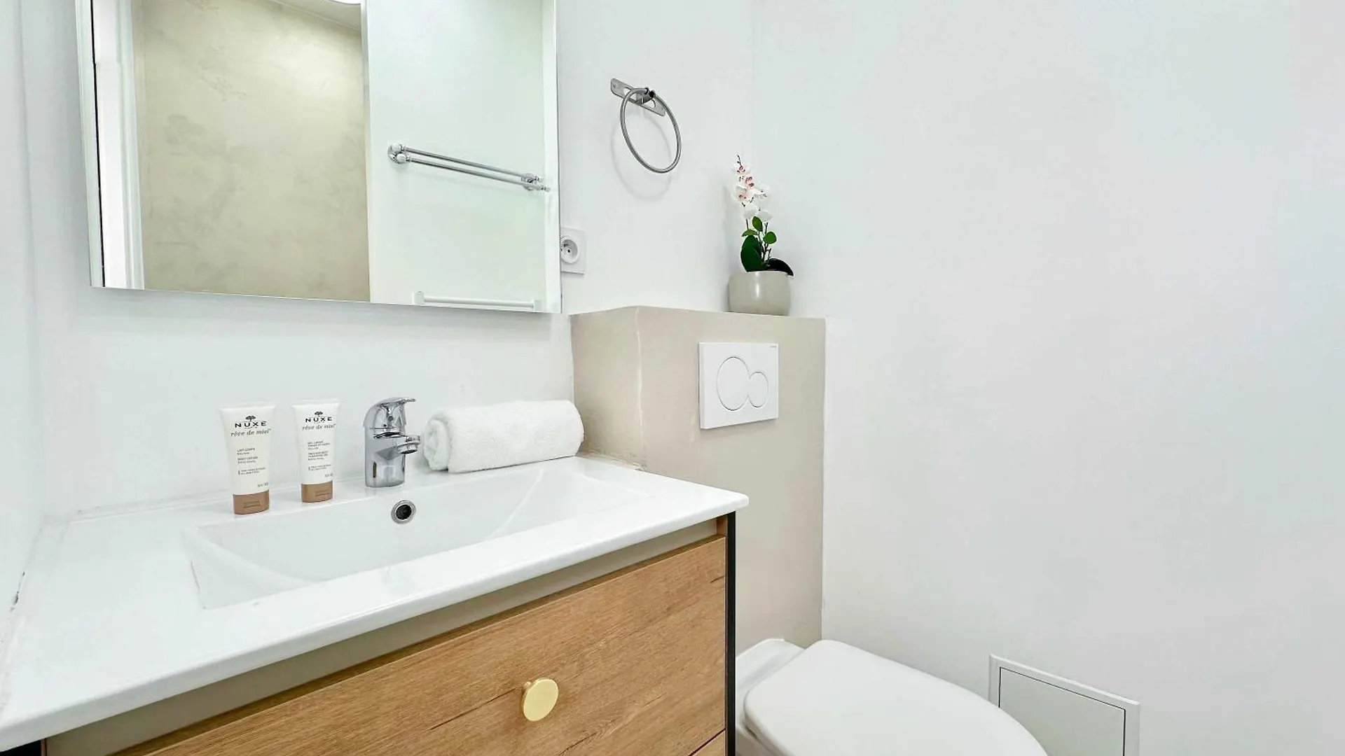 Brand New In Le Marais * Parigi